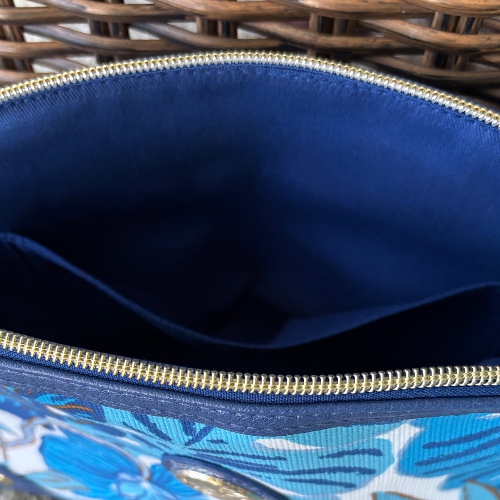 NWT Lilly Pulitzer Blue and White Pouch - Picture 12 of 12